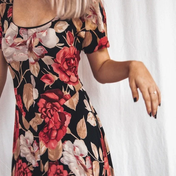 90s Floral Fit & Flare Maxi Dress - Picture 6 of 14